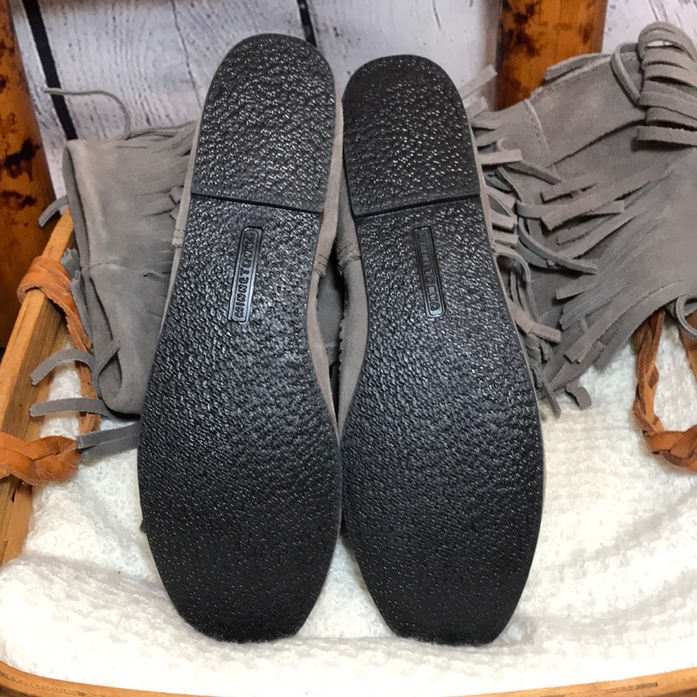 NWOT Minnetonka Gray 3 Layer Fringe Leather Boots - Picture 6 of 8